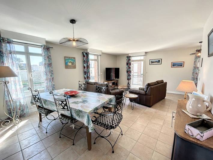 Ganze Wohnung, Renovierte Wohnung mit Aufzug - In Strand- und Zentrumsnähe in Granville, Côte de la Déroute