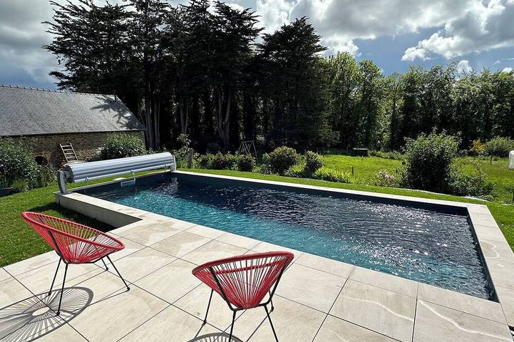 Gîte pour 3 personnes, avec terrasse ainsi que jardin et piscine à Saint-Jean-Kerdaniel