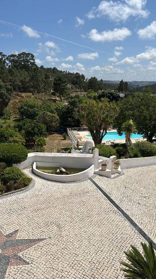 Bed and breakfast para 16 pessoas, com piscina e vista e ainda jardim em Torres Vedras