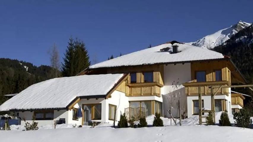 Vakantieappartement voor 4 personen, with tuin and sauna as well as whirlpool in Tirol