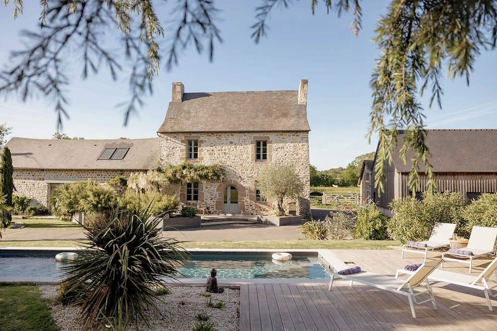 Manoir de la Nogrie -La Grange, 4 chambres, piscine chauffée et jacuzzi privatif in Val-d'Izé, Fougères-Vitré