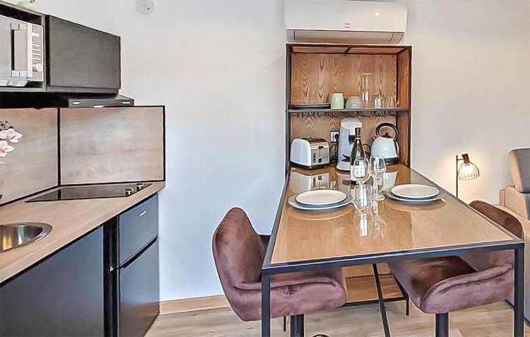 Location de vacances pour 2 personnes, avec jacuzzi ainsi que piscine et jardin à Jonquerettes - 4