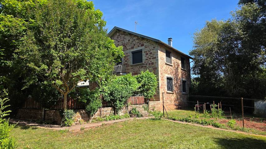 Holiday Home 'Gîte Du Mansois' with Private Terrace, Private Garden and Balcony in Clairvaux-d'Aveyron, Aveyron
