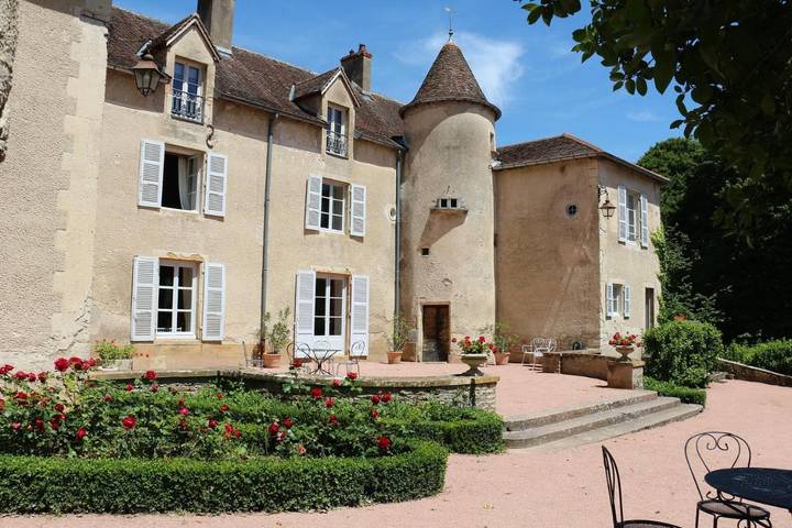 Cottage pour 2 personnes, avec terrasse ainsi que vue et jardin à Salornay-sur-Guye