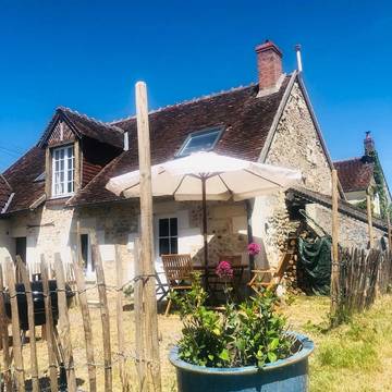 Gîte pour 6 personnes, avec terrasse ainsi que vue et jardin à Pouillé