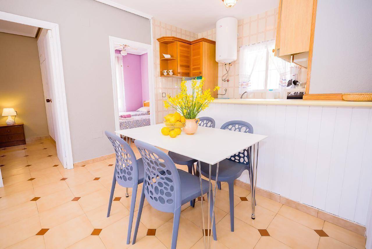 Appartement de vacances entier, Holiday flat "Limonka" with private terrace in Torrevieja, Costa Blanca