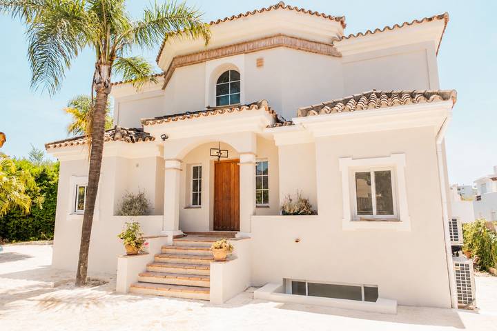 Casa de vacaciones para 11 personas, con balcón y jardín en San Pedro Alcántara