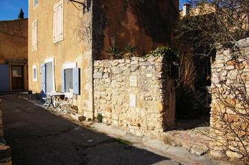 Gîte pour 4 personnes, avec jardin à Rustrel