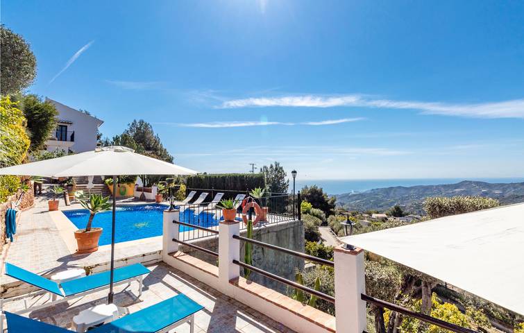 Casa de vacaciones para 16 personas, con Terraza y Jardín además de Piscina y Vistas en Frigiliana