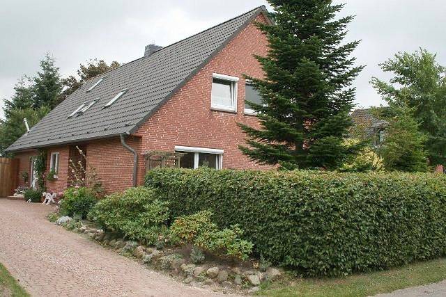 Ferienwohnung für 2 Personen, mit Balkon/Terrasse und Terrasse sowie Garten in Hattstedt