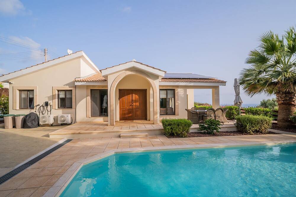 Villa Pleiades - sea views, private pool & hot tub in Kouklia Pafou, Chypre du Sud