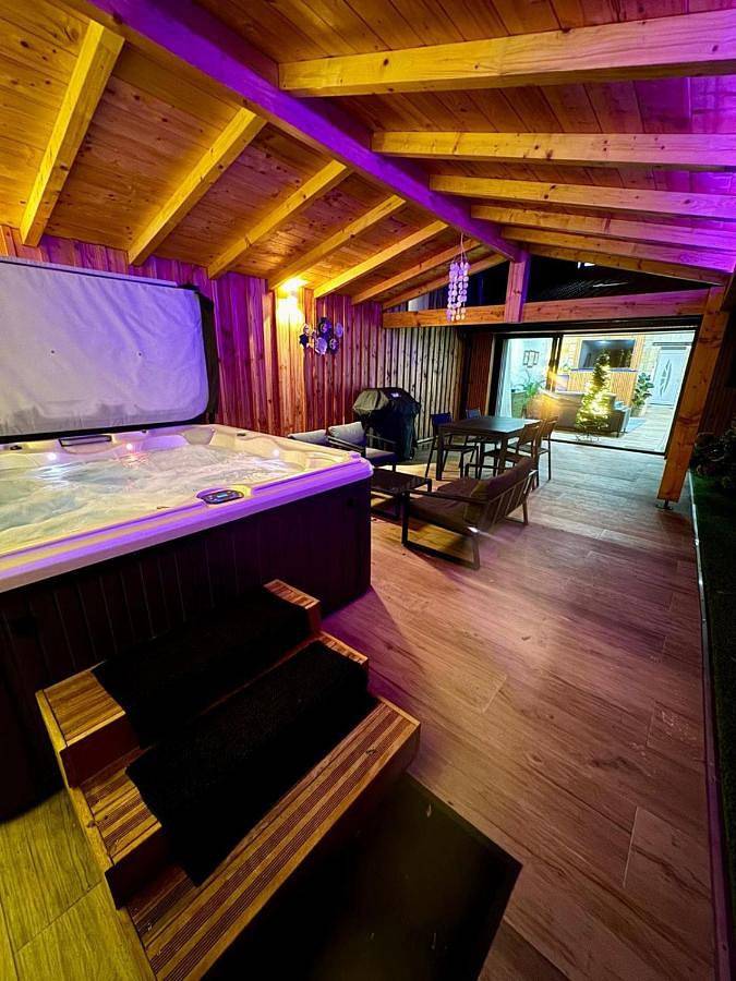 Location de vacances pour 4 personnes, avec Jacuzzi ainsi que Terrasse et Jardin à Macao