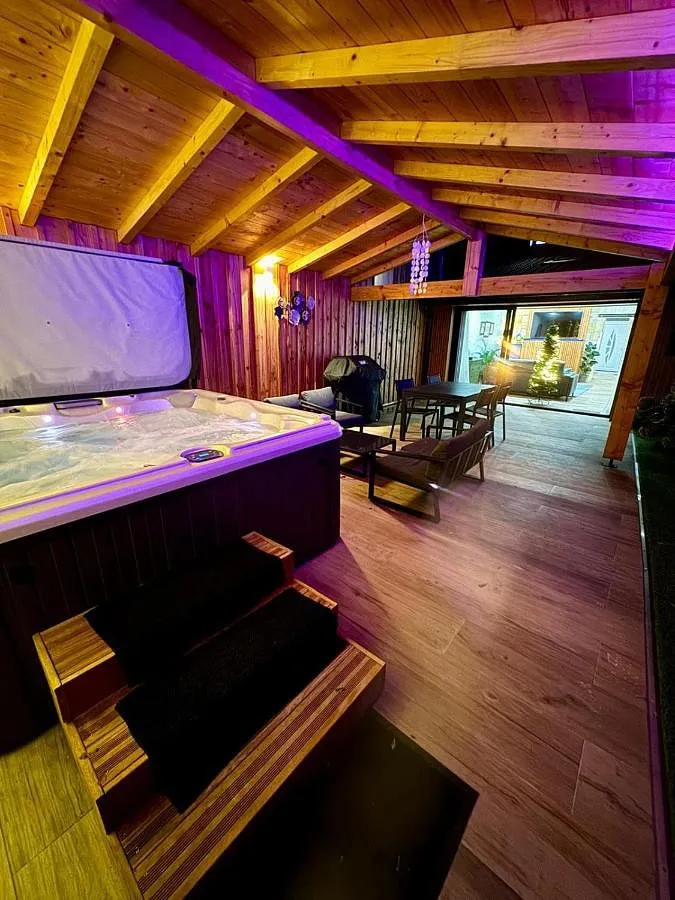 Villa für 4 Personen, mit Garten und Whirlpool - 1