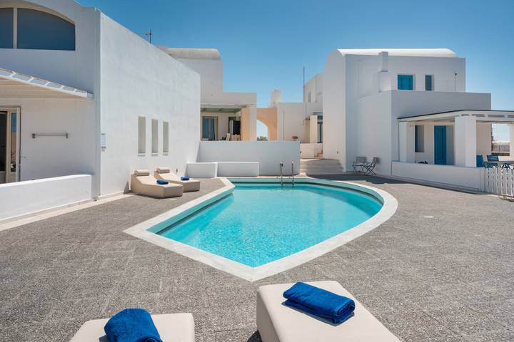 Location de vacances pour 7 personnes, avec jardin, adapté aux familles à Santorin - 2