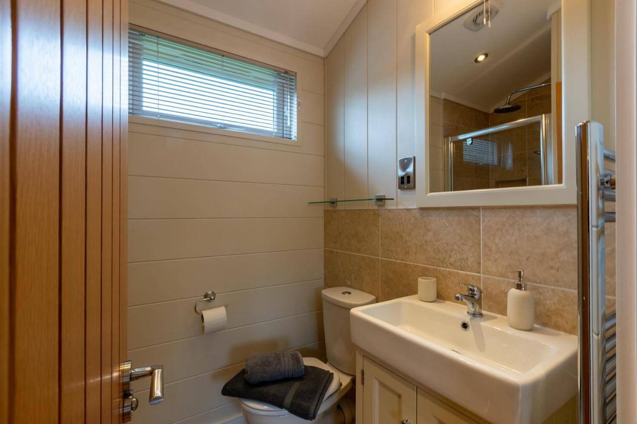 Two-Bedroom Chalet in White Cross Bay, Lake District