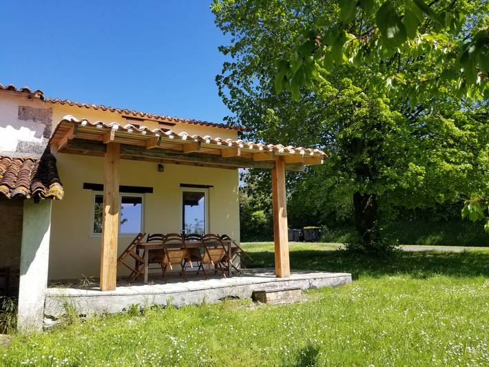 Gîte pour 6 personnes, avec piscine, adapté aux familles dans Boisne La Tude