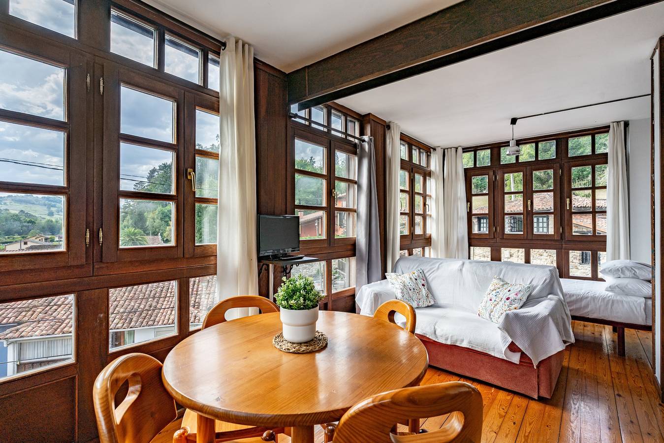 Ganze Wohnung, Ferienwohnung 'Florenta G3' mit Bergblick, Gemeinschaftsgarten und Wi-Fi in Cangas de Onís, Costa Verde (Spanien)