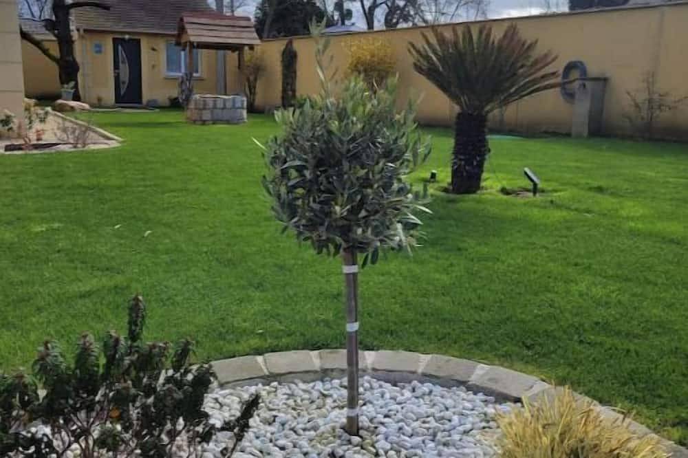 Appartement entier, Petite dépendance privée in Précy-sur-Marne, Seine-et-Marne