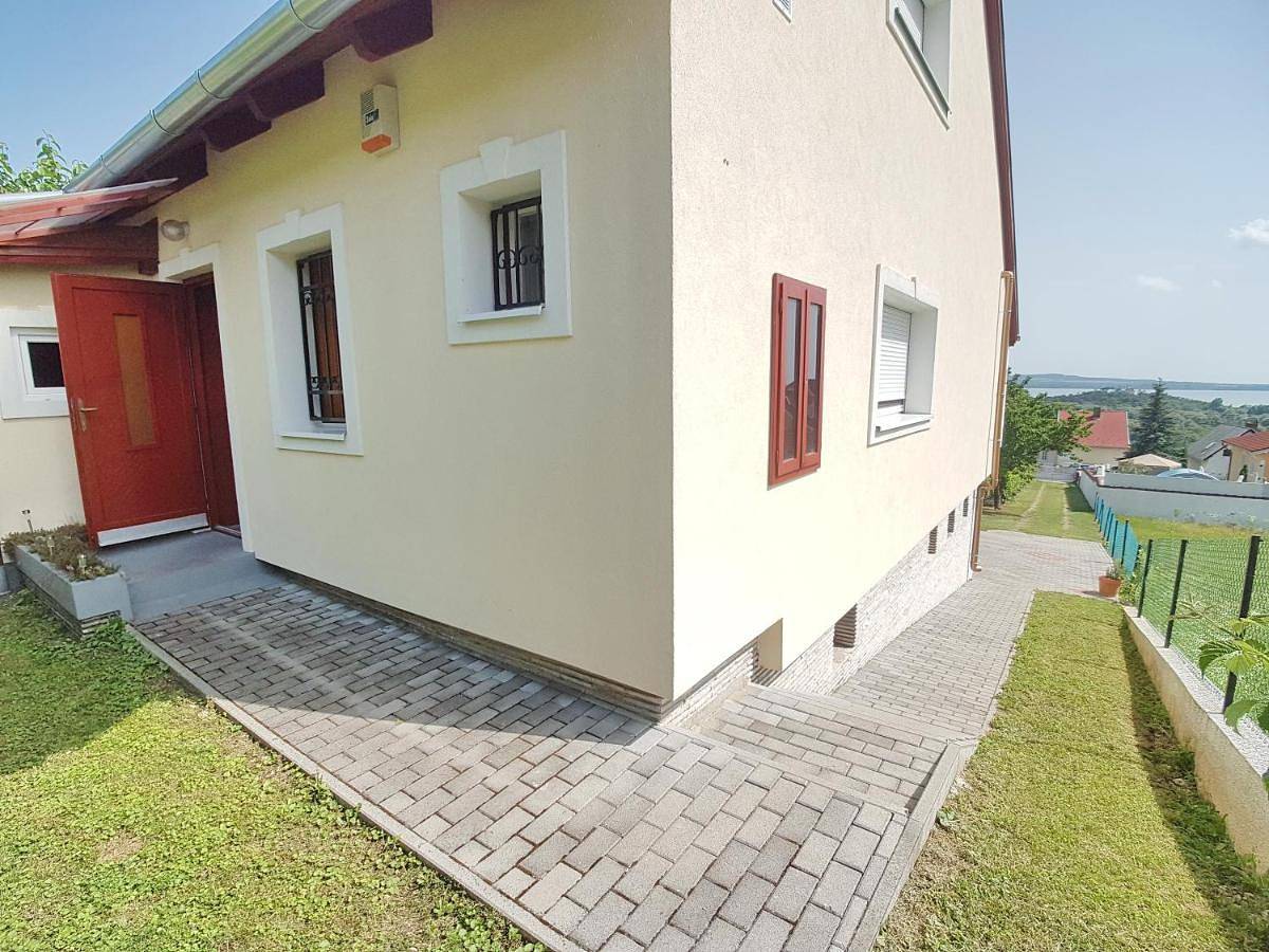 No 100 Andras holiday home with everlasting panoramic view in a quiet area in Vonyarcvashegy, Balaton Hochland Nationalpark