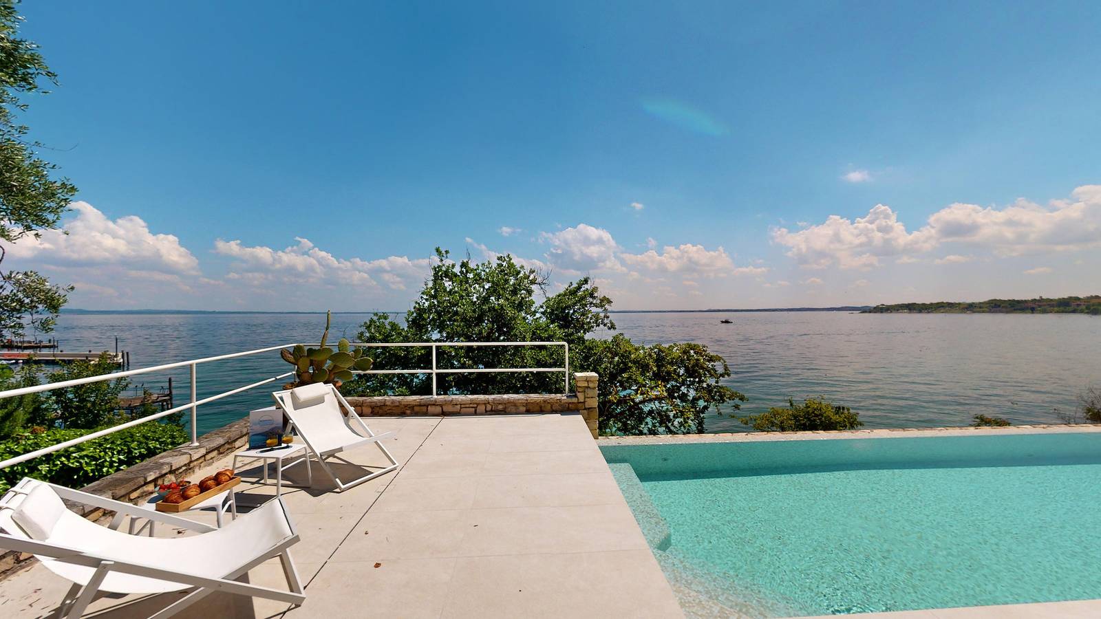Villa Flora infinity pool private beach by Bgl in Manerba del Garda, Gardasee-Berge