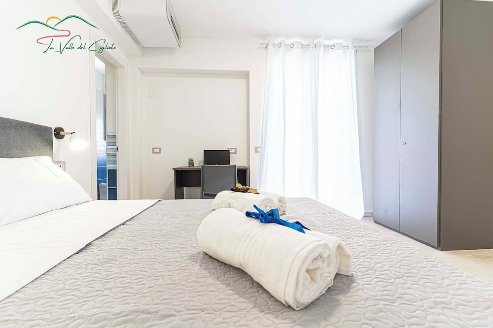 Apartamento entero, Double Room with Private Bathroom - Room Rentals in Licusati (Sa) in Camerota, Cilento