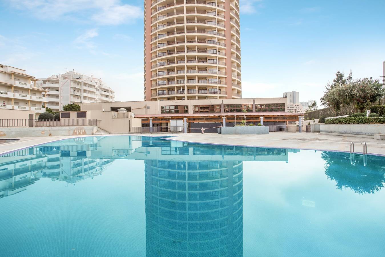 Entire apartment, Apartment 'Sunny Escape' with Sea View, Wi-Fi and Air Conditioning in Praia da Rocha, Portimão