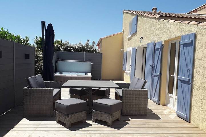 Location de vacances pour 4 personnes, avec jacuzzi et piscine ainsi que terrasse et sauna à Vic-la-Gardiole - 3