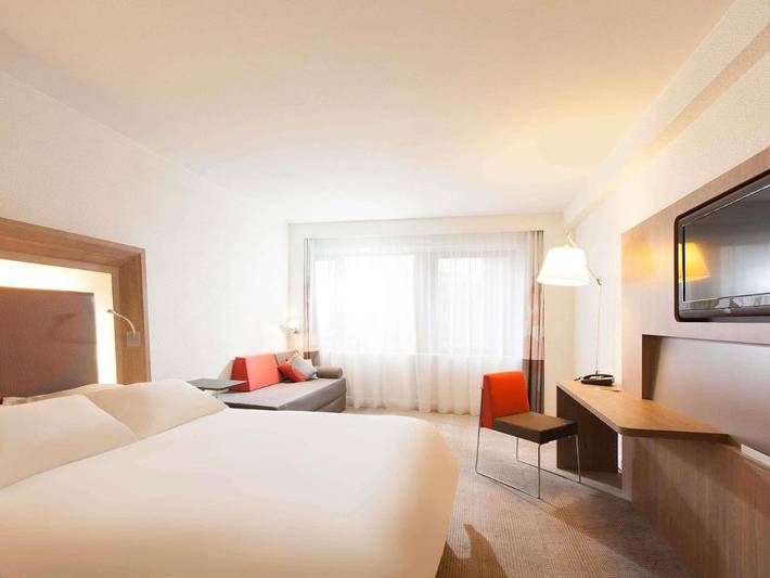 Hôtel pour 4 personnes, avec terrasse et piscine, animaux acceptés