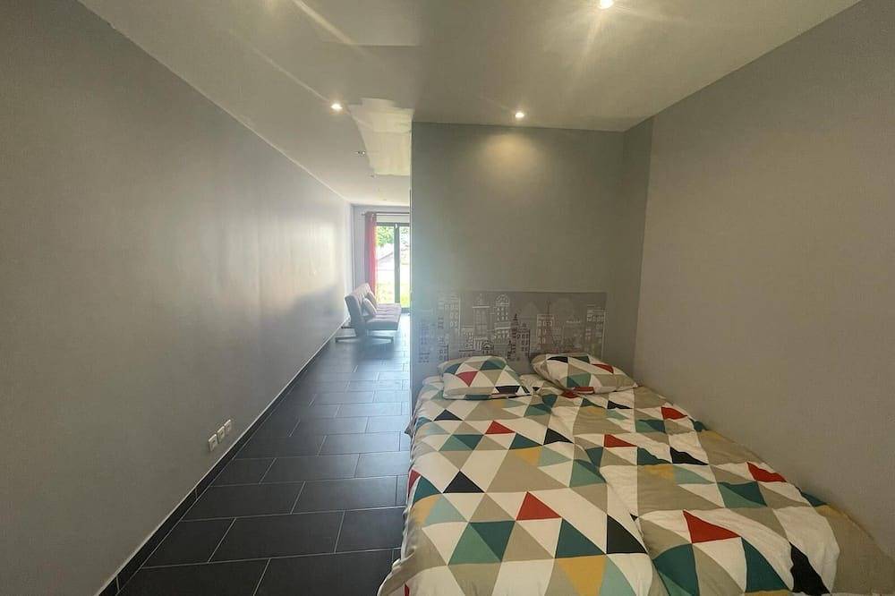 Maison Villa 15min Orly 20min Paris avec piscine, Spa, sauna et salle fitness in Villeneuve-le-Roi, Val-de-Marne