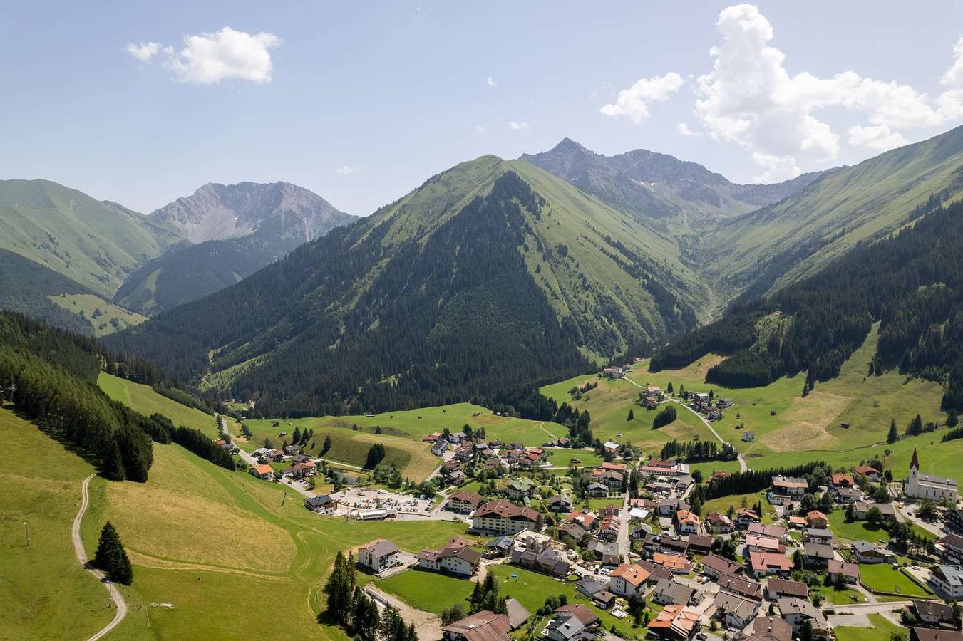 Ganze Wohnung, Ferienwohnung für bis zu 6 Personen mit Sauna und Hot Tub in Berwang, Außerfern