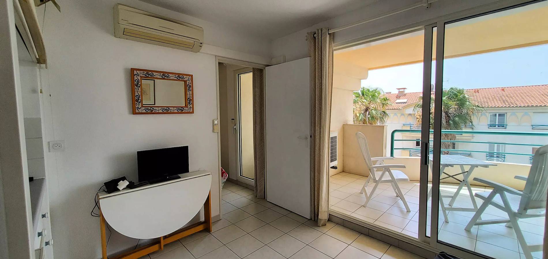 Appartement entier, Port Fréjus, 100 m des plages, le Cesaree, T2 30m2 in Fréjus Plage, Fréjus
