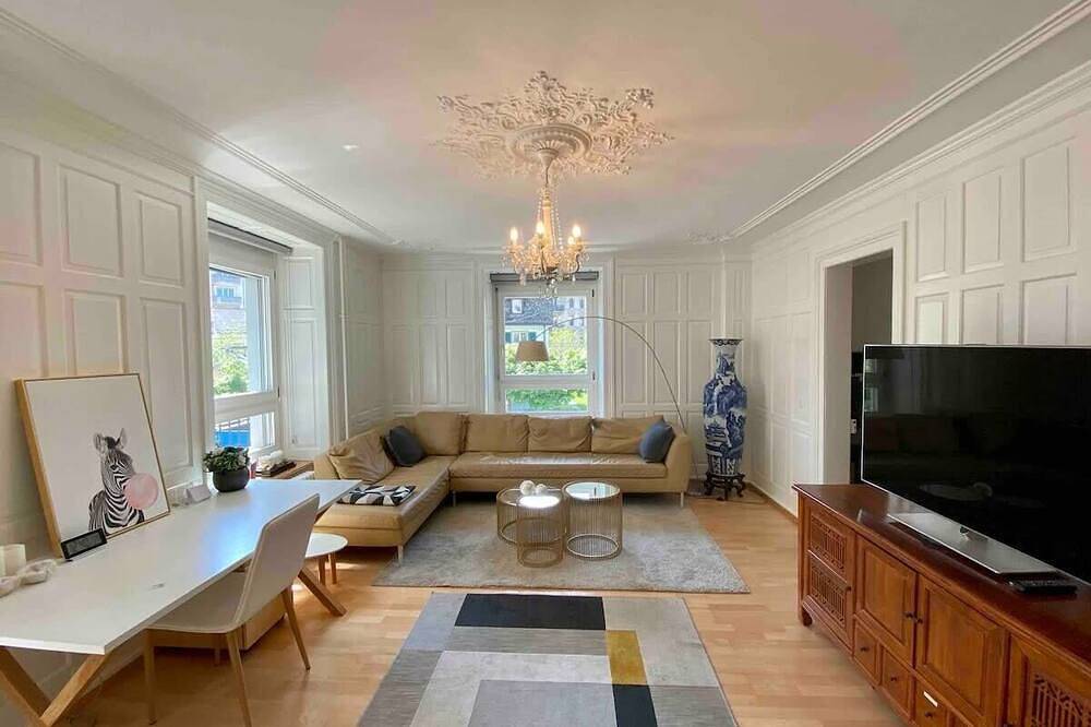 Entire apartment, Rare Gem - Downtown 2-Br Apt with Big Terrace Diamond in Zurich, Zurich district