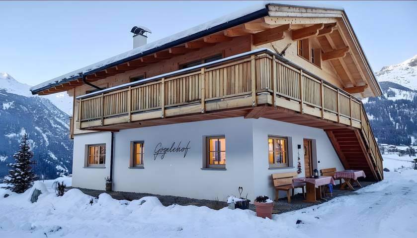 Entire apartment, Apartment 'Matatzspitz' at the Pfelders ski area (10km) with mountain view, panoramic terrace and Wi-Fi in St. Martin in Passeier, Texel Group