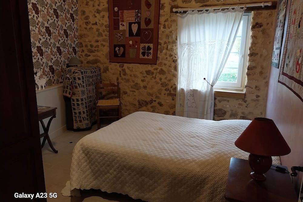 Grange aménagée dans un bourg de maisons anciennes au coeur du Périgord noir! in Belvès, Périgord Noir