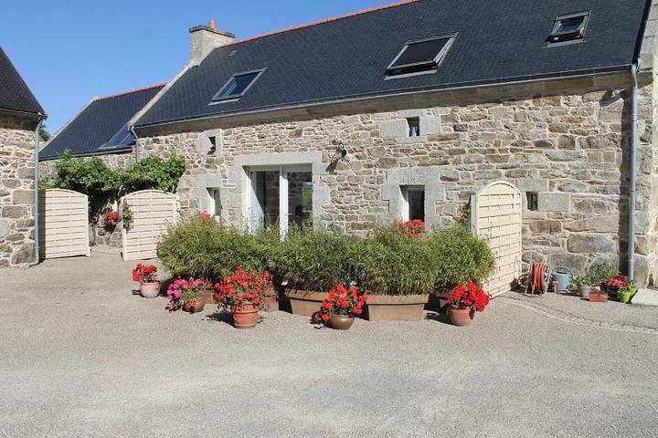 Location de vacances pour 6 personnes, avec vue et jardin à Poullan-sur-Mer - 2