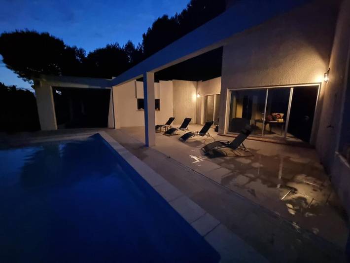 Location de vacances pour 7 personnes, avec jardin ainsi que vue et piscine, animaux acceptés à Montbazin - 4