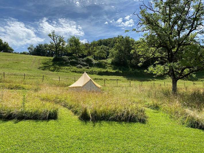 Location de vacances pour 3 personnes, avec jardin et vue à Astaillac