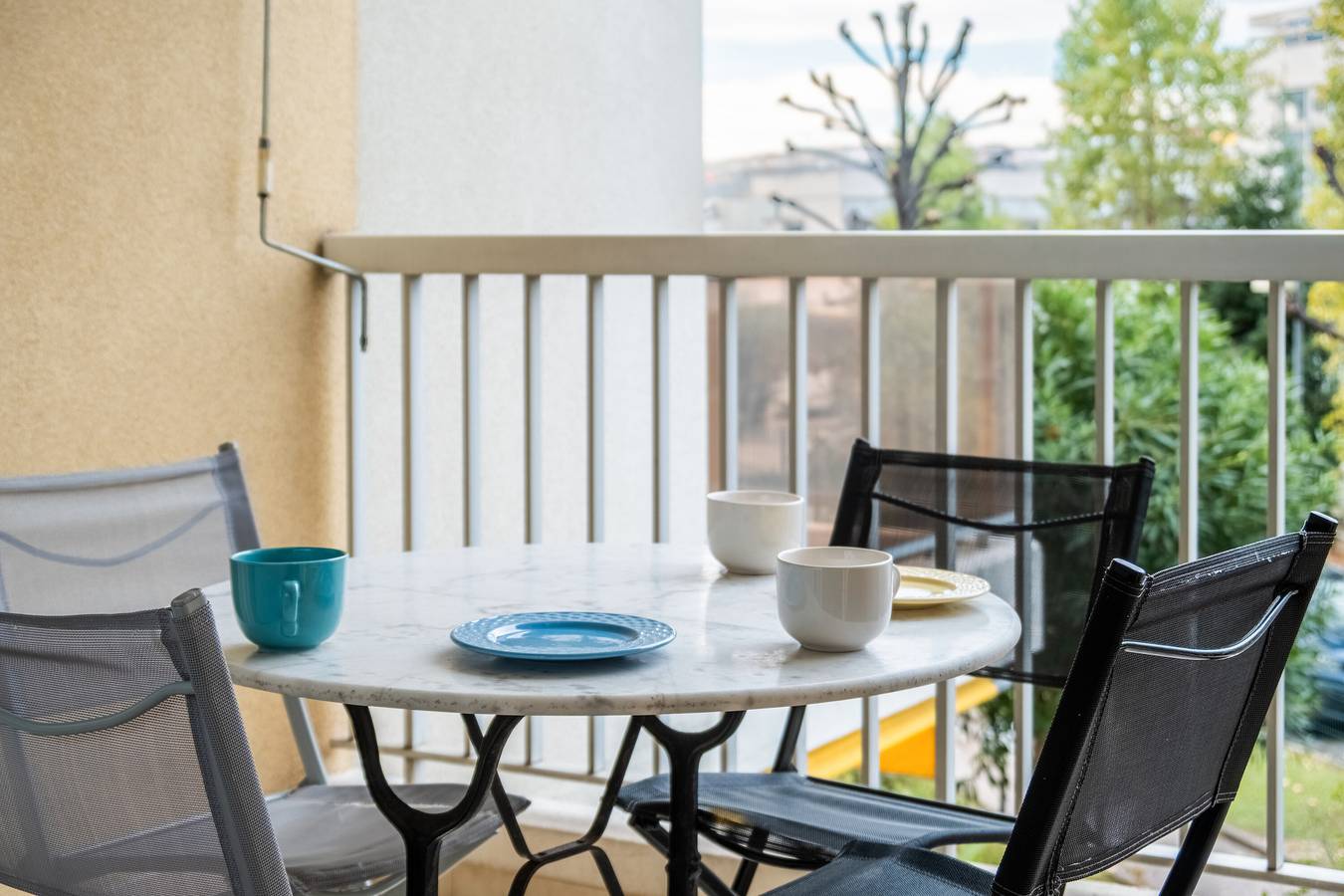 Ganze Wohnung, Appartement „Le Lido T2“ mit Gemeinschaftspool, Balkon und Klimaanlage, direkt am Meer in Cros de Cagnes, Cagnes-sur-Mer
