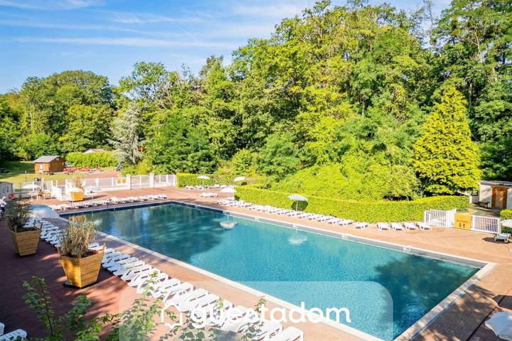 Maison de vacances pour 6 personnes, avec Terrasse ainsi que Jardin et Piscine à Dourdan