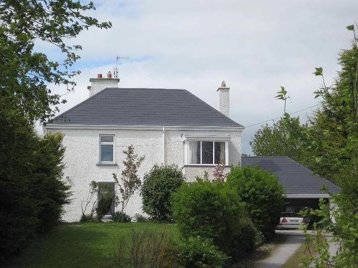 Location de vacances pour 4 personnes, avec Terrasse ainsi que Jardin et Piscine à Fermoy