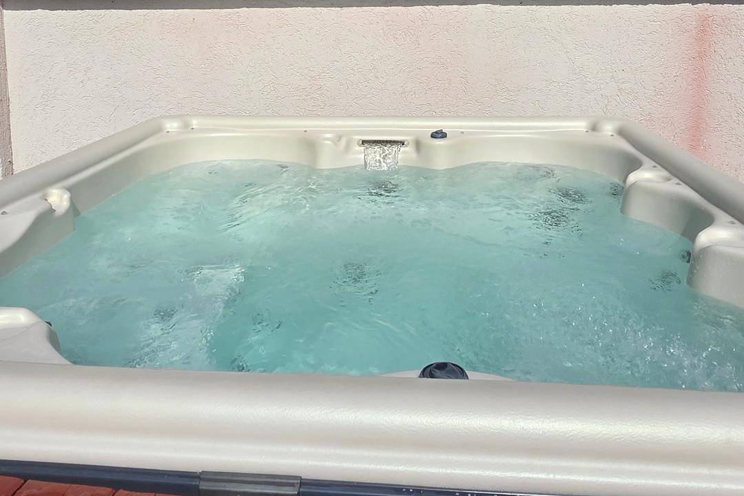 House - Sleeps up to 11, hot tub & free parking in Carpathians