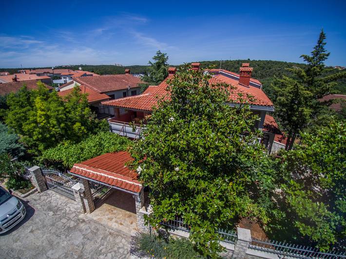 Ferienwohnung für 4 Personen, mit Garten und Balkon, kinderfreundlich in Banjole
