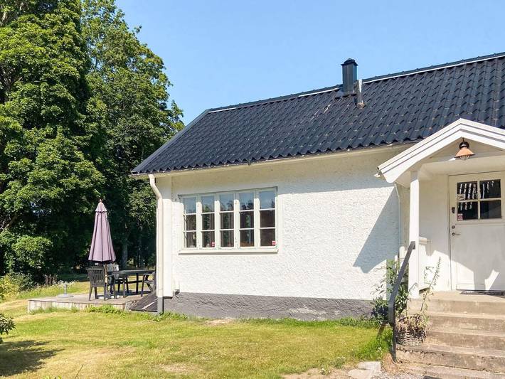 Ferienhaus für 4 Personen, mit Terrasse und Garten sowie Seeblick in Hjortkvarn