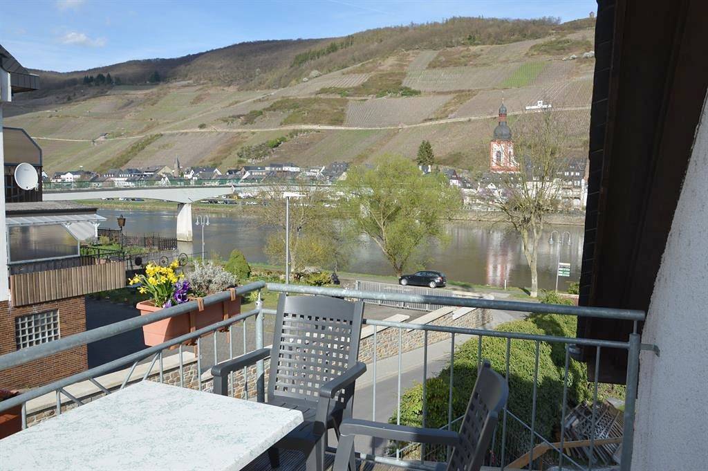 Ganze Ferienwohnung, Fewo Kurtelhof mit Balkon & Moselblick, 2-4 Pers. in Zell Stadt (Mosel), Zell (Mosel)