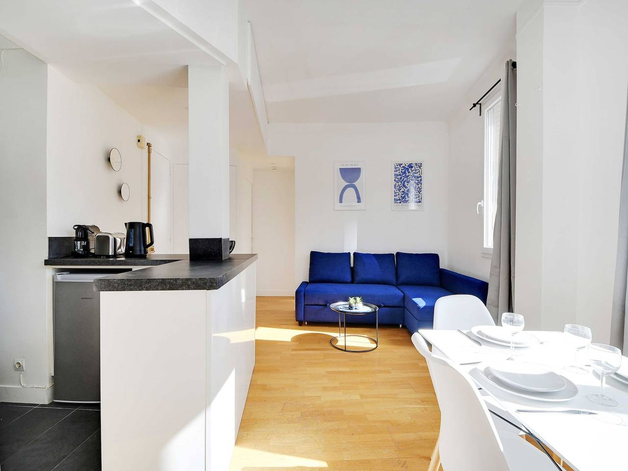 Ganze Wohnung, Cozy Apartment 2Bdr/5P - in the Heart of Suresnes in Suresnes, Hauts-de-Seine