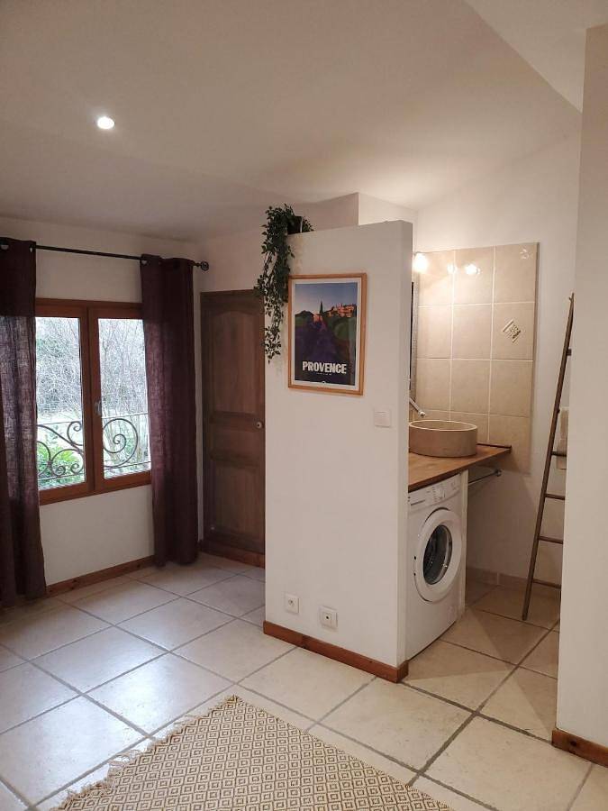One-Bedroom House in Cornillon-Confoux, Côte méditerranéenne (France)