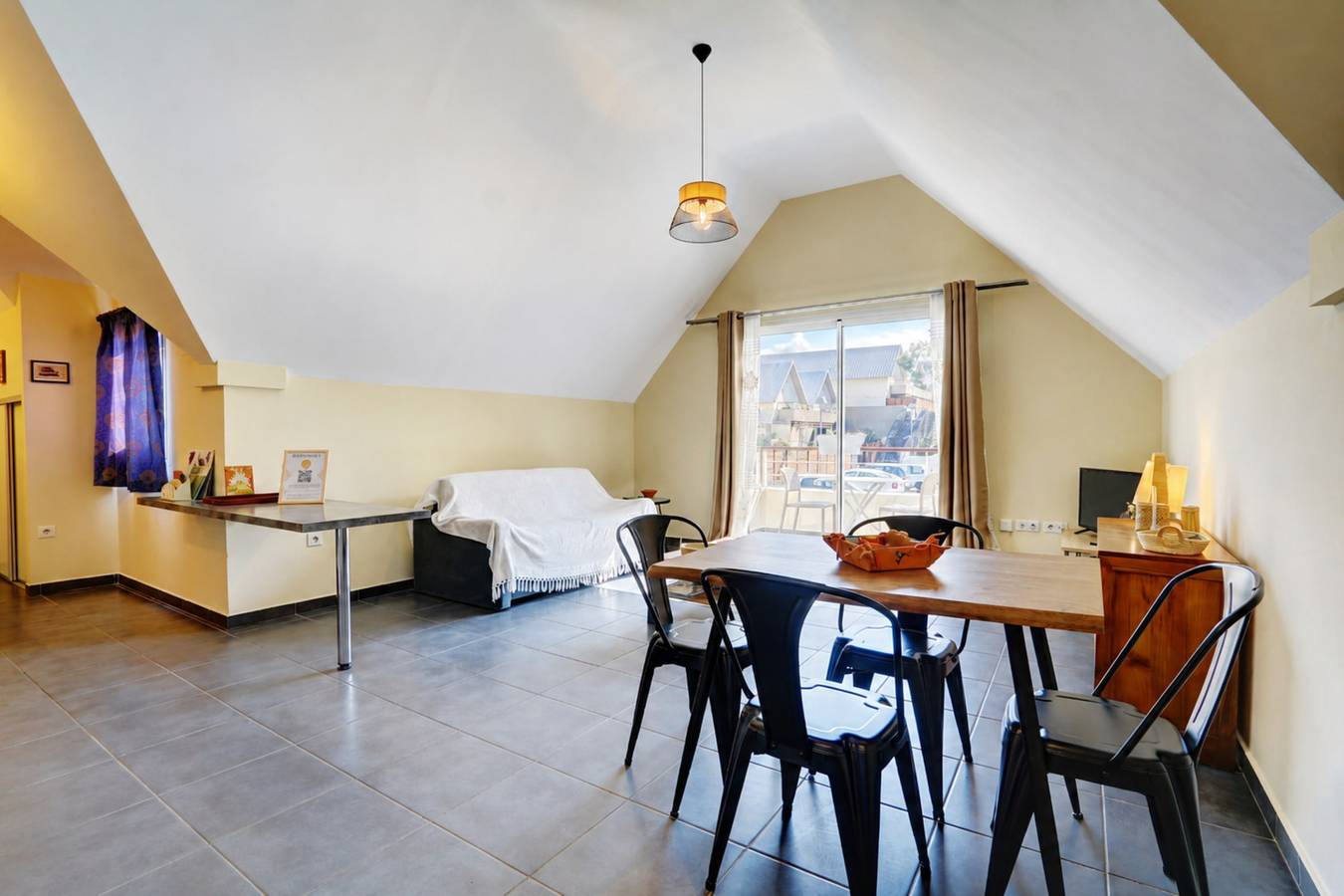 Appartement entier, Cantebazi - Balcon - Plage - Wifi in Saint-Leu, Île de la Réunion