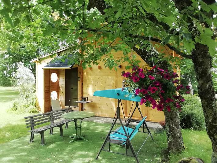 Gîte pour 2 personnes, avec Terrasse ainsi que Jardin et Vue à Neuillay-les-Bois