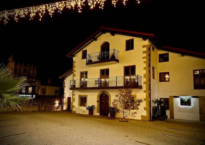 Apartahotel para 3 personas, con jardín además de vistas y piscina en Cantabria