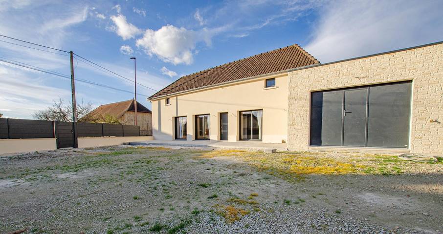 Gîte pour 6 personnes, avec terrasse et jardin